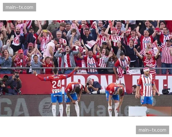 诺坎普球场第87分钟，奥斯卡松头球破门点燃巴萨反超希望