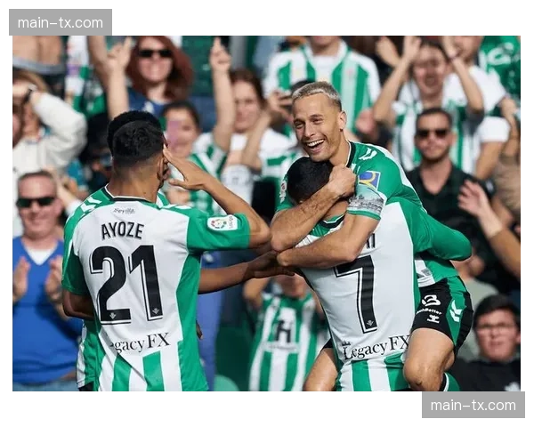 从失误到进球：回顾皇家贝蒂斯对阵马略卡比赛中一次经典的快速反击